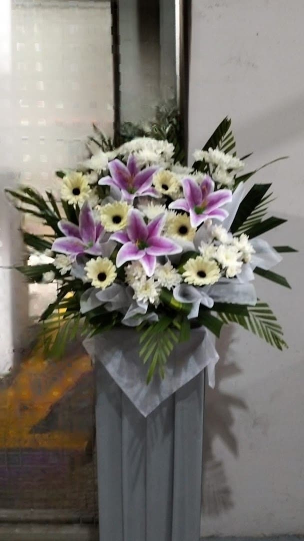 Green Grasses Gift & Flower