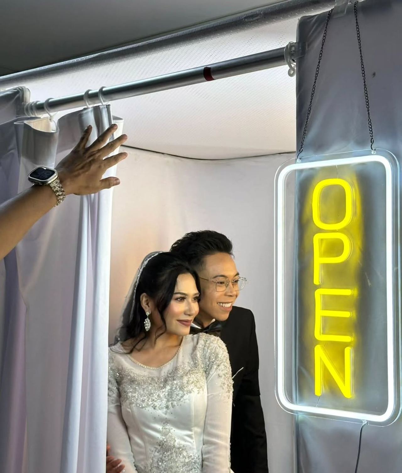 Ollabooth: Photobooth + Video Guestbook in 1