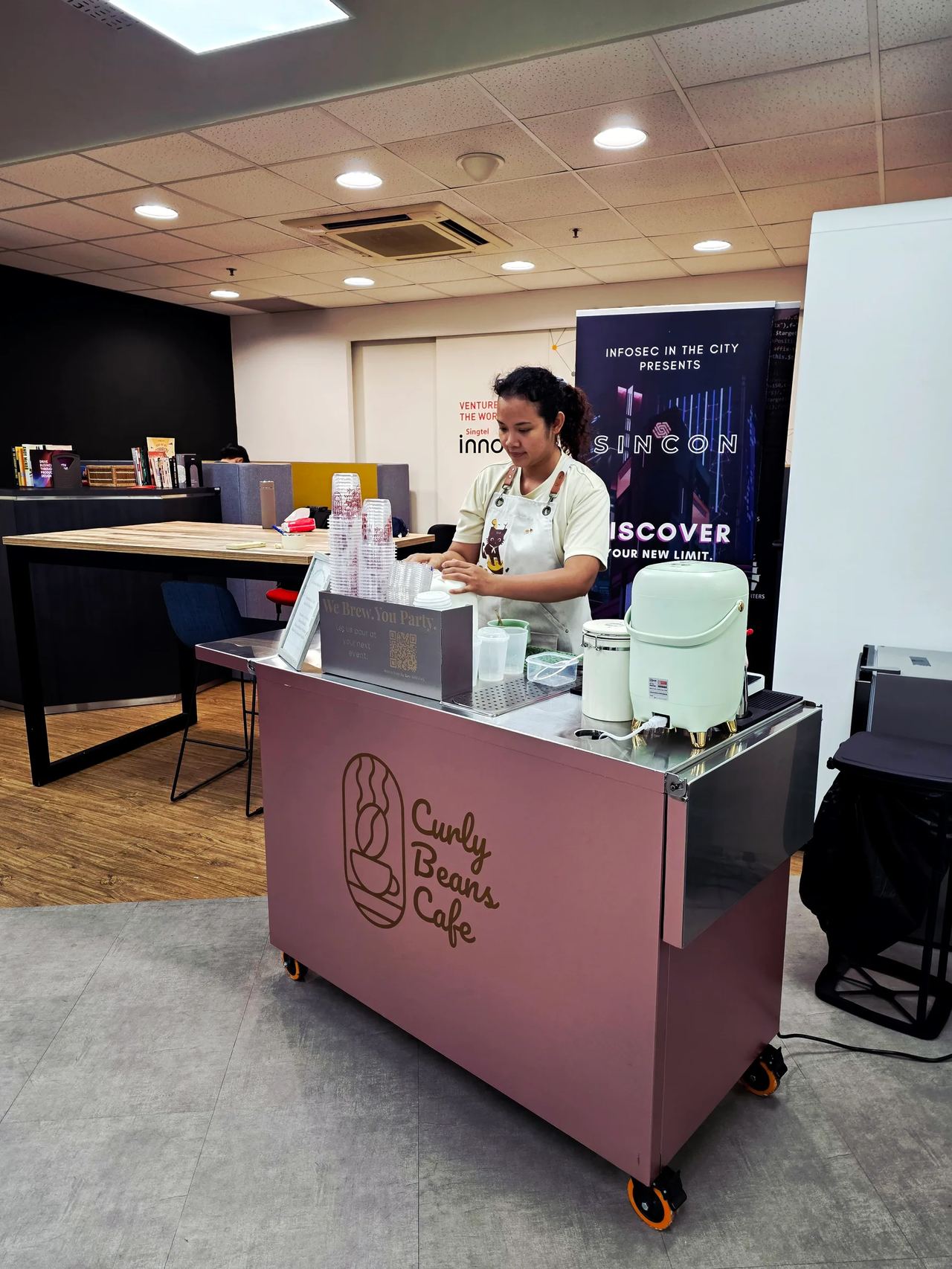 Curly Beans Cafe: Matcha & Coffee Live Station