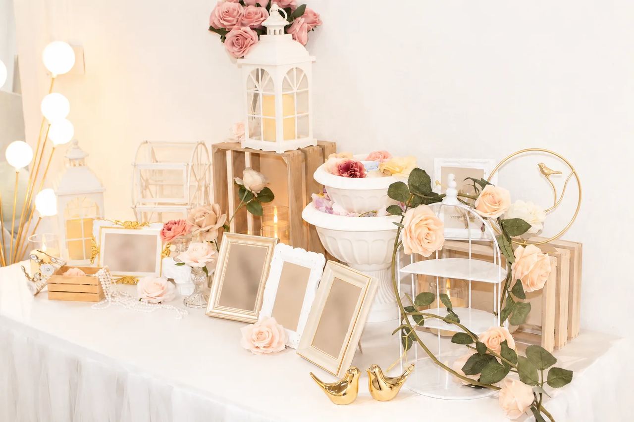 Fairytale wedding photo album table with frames and decorative props
