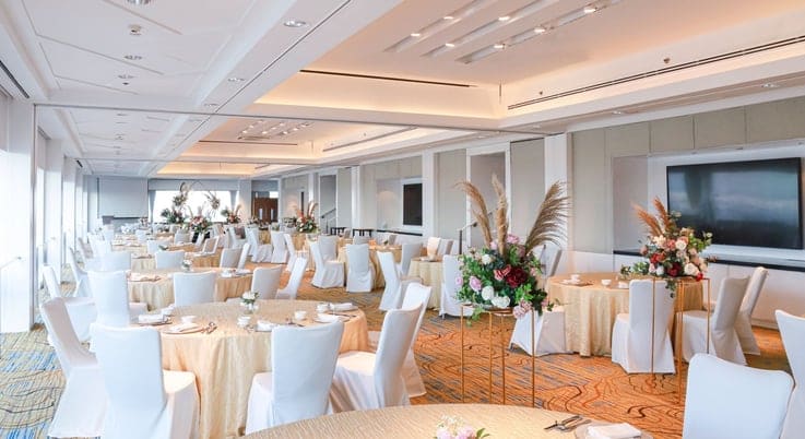 Fairmont Singapore and Swissotel The Stamford