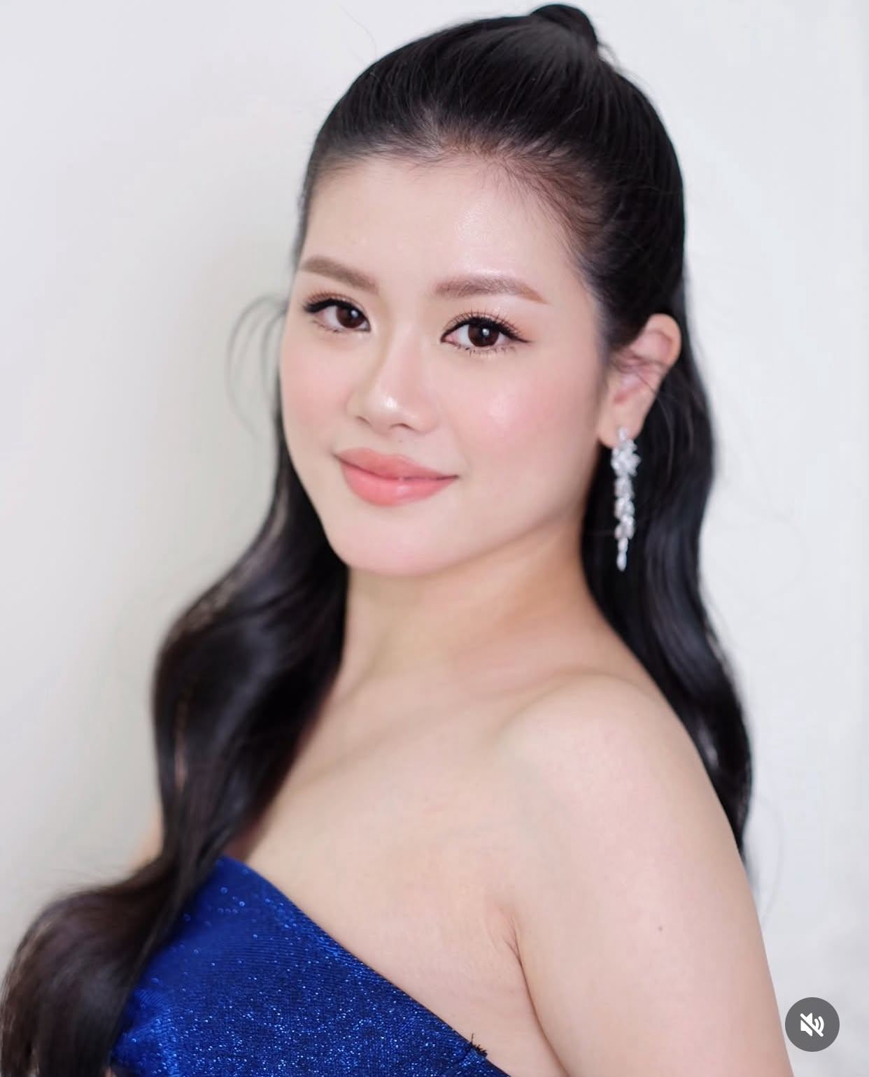 Thai-inspired bridal makeup with defined eyes, glowing skin and sleek half-up hair by Elaine Beauty Studio
