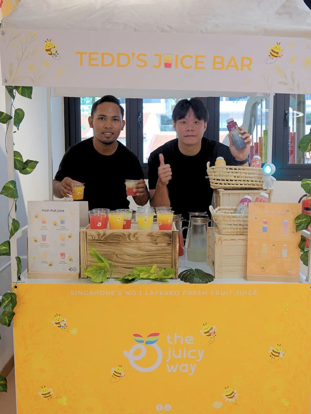 The Juicy Way: Fruit Juice Live Station & Catering
