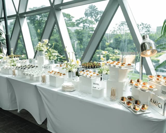 AMICI Canapéra event spread