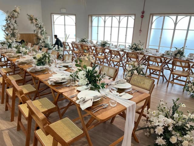 AMICI floral wedding dining setup