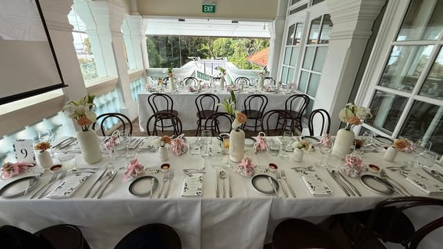 AMICI intimate wedding reception tables