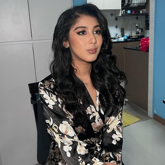 Annie | Makeup Artist