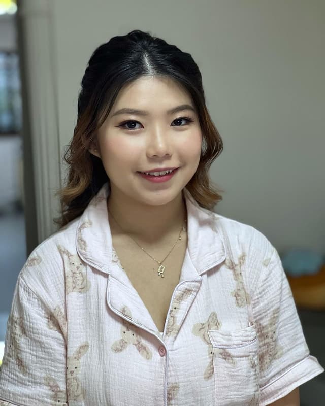 Annie | Makeup Artist