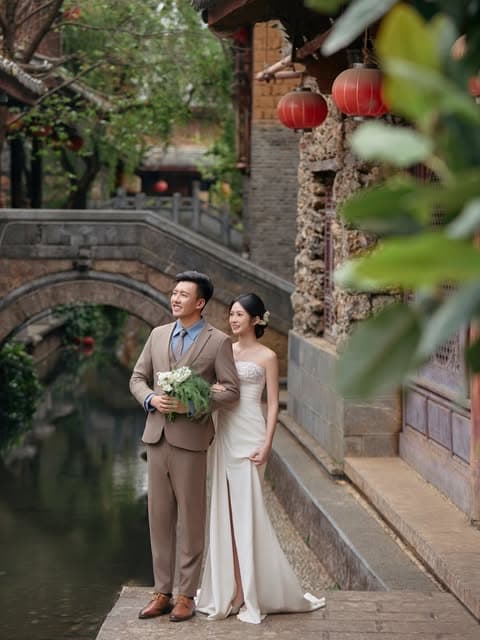 Couple posing during an overseas pre-wedding photoshoot