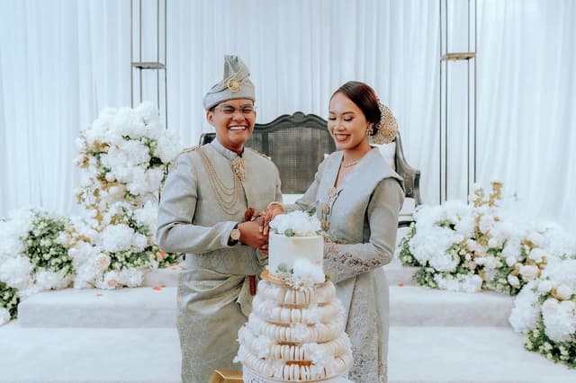 Colossal Weddings