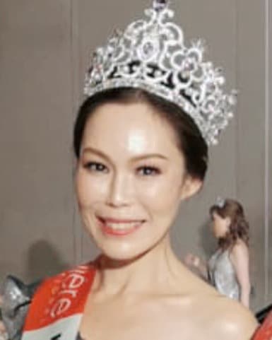 Make Up Artist Bee Hong