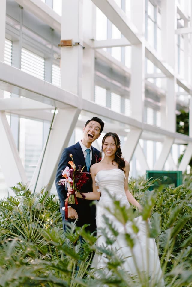 Wedding couple posing on the greenery-filled Altro Zafferano terrace