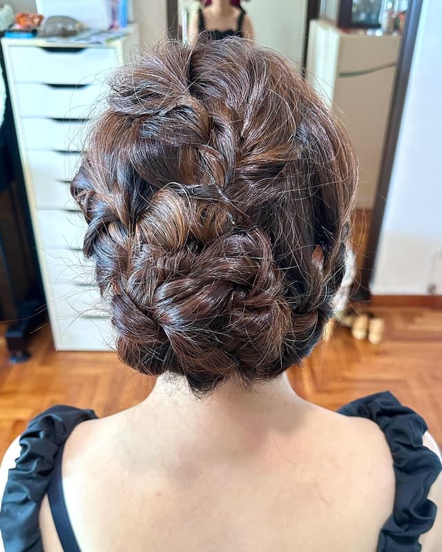 Beauty Expert Lina Makeup and Hairstyling Services