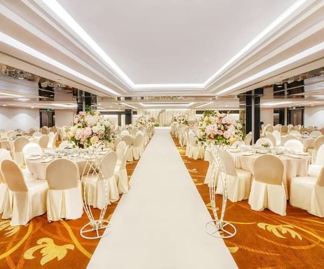 Peninsula Excelsior Hotel
