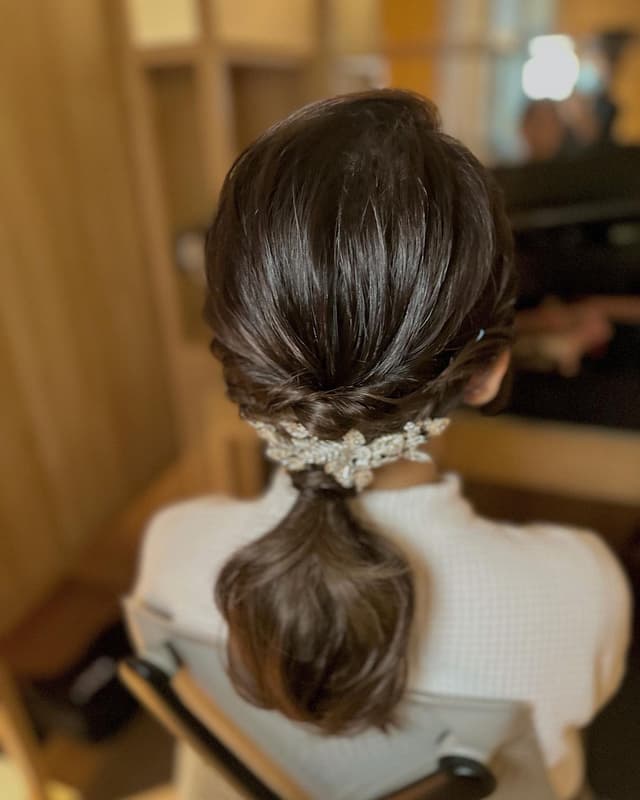 Yvonne How Makeup& Hairdo Service