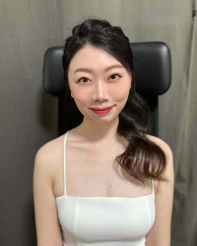 Yvonne How Makeup& Hairdo Service