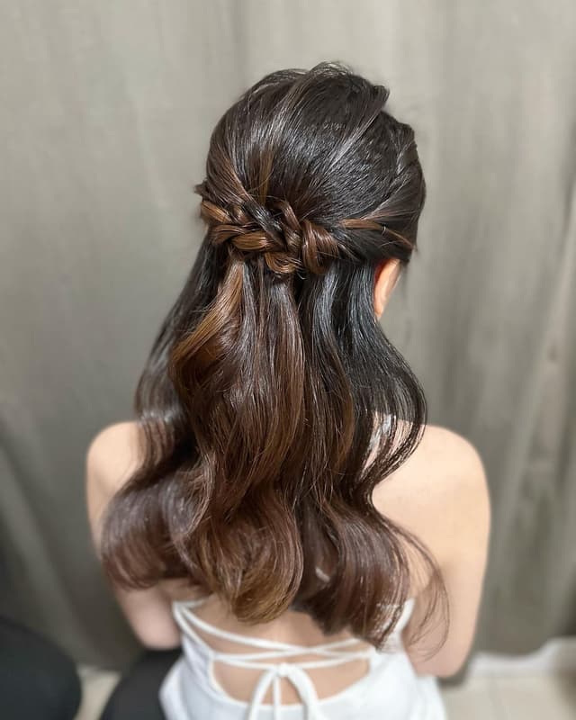 Yvonne How Makeup& Hairdo Service