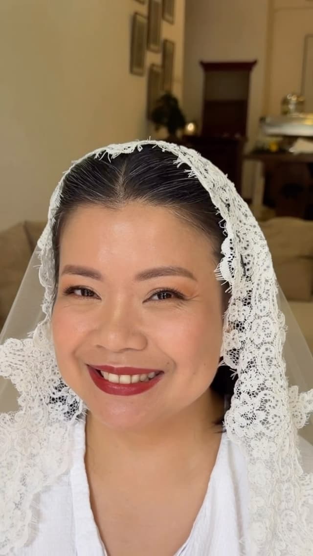 Warm bridal makeup by Clara Song Bridal