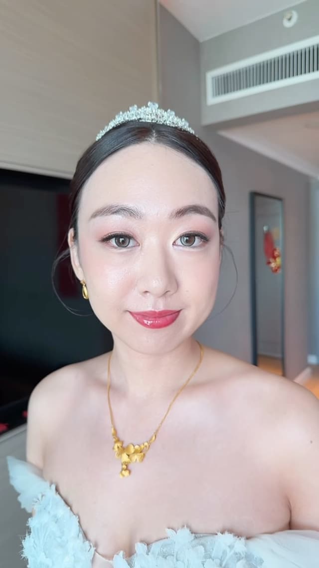 Fresh bridal makeup by Clara Song Bridal