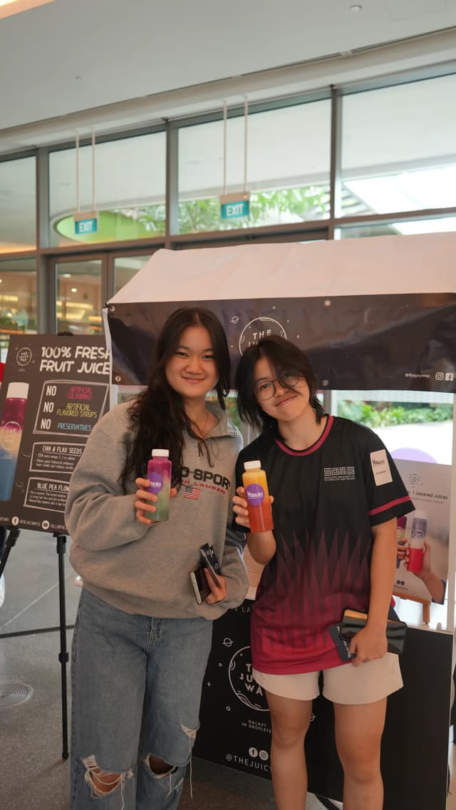 The Juicy Way: Fruit Juice Live Station & Catering