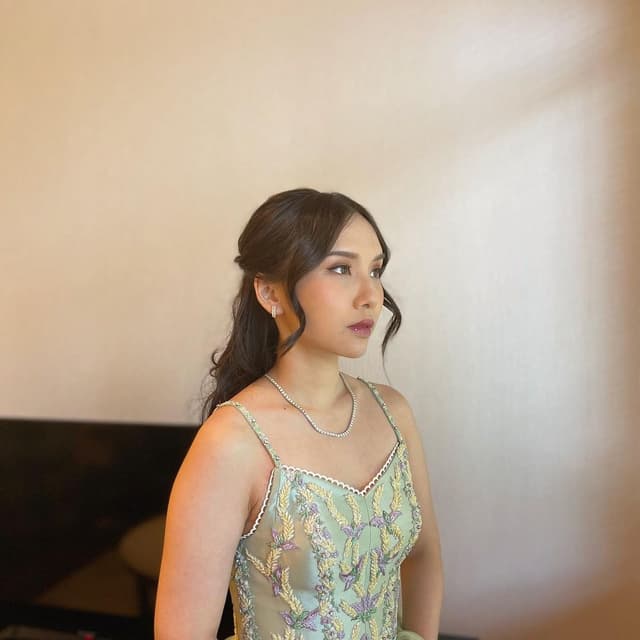 YRegina Makeup